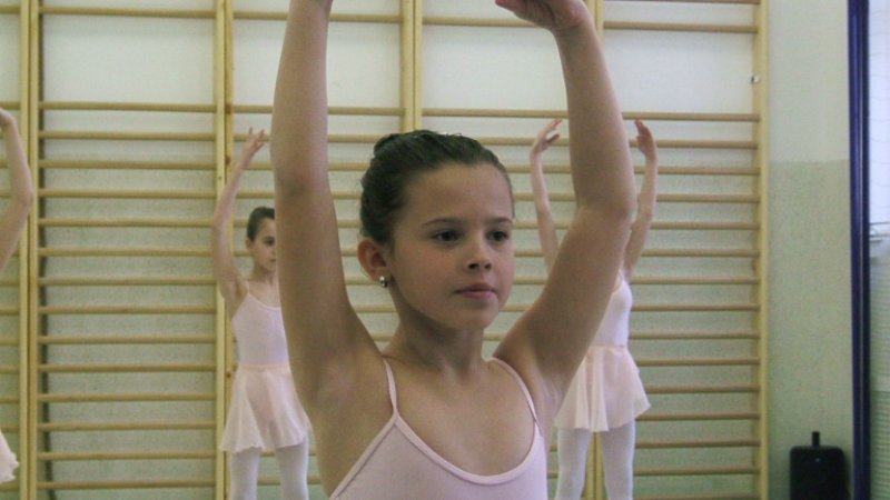 snmek048.jpg